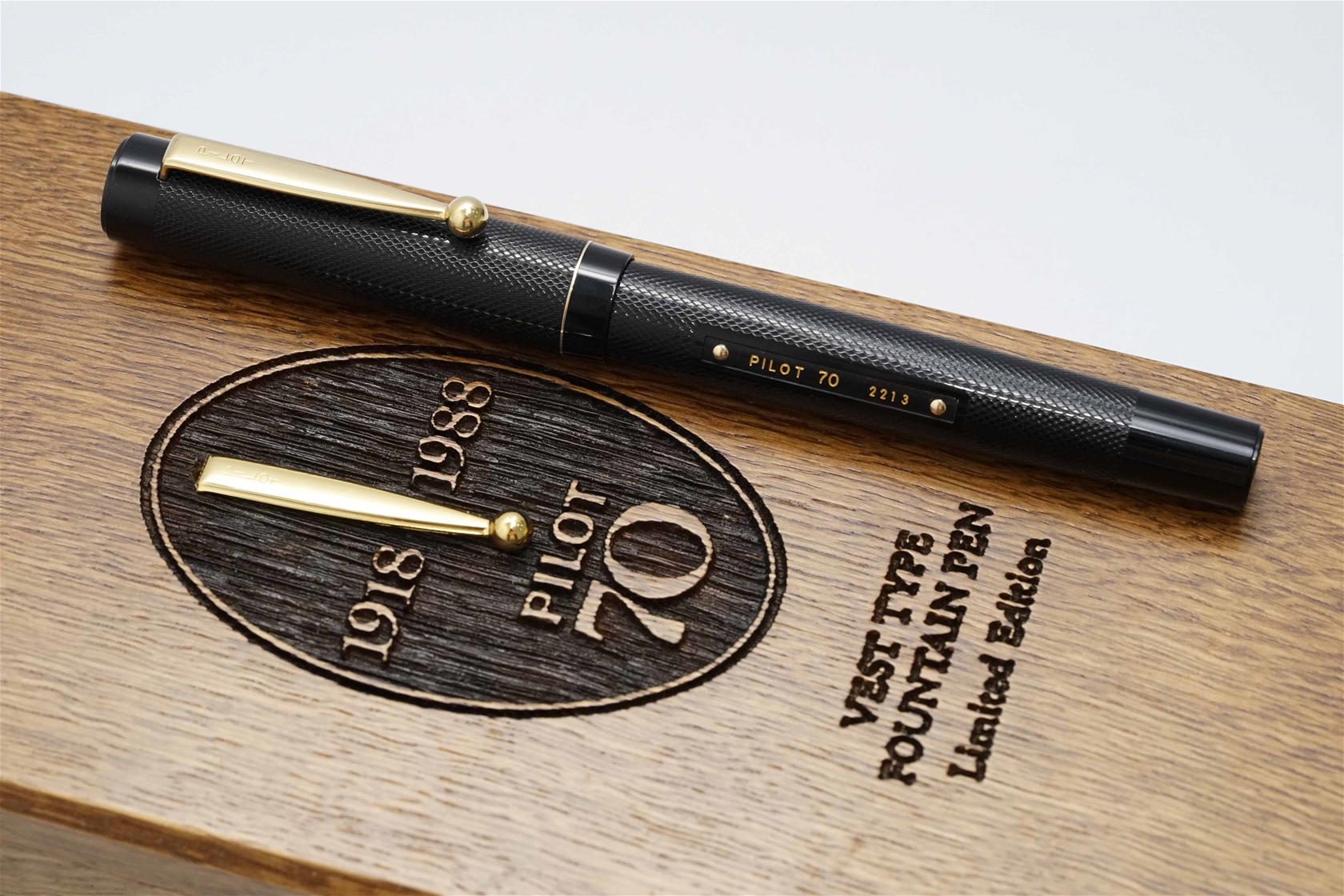 Bút máy Pilot 70th Anniversary Vest Type Limited Edition 14K FM